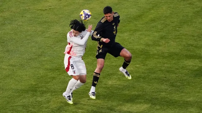 Edson Álvarez en amistoso