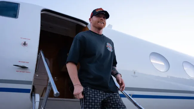 Canelo Álvarez llega a Las Vegas para su pelea contra Terence Crawford