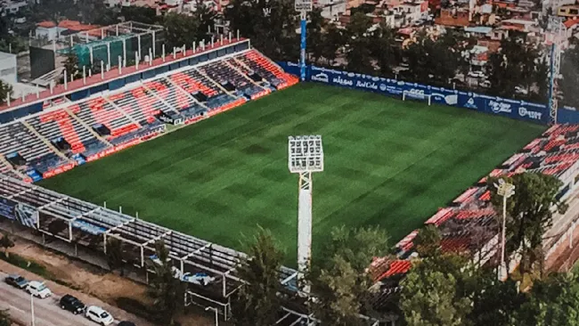 Encuentro entre Tepatitlán y Leones Negros fue suspendido unos cuantos minutos