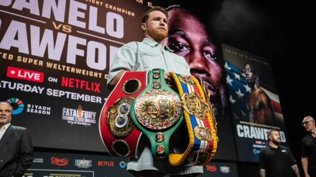 Canelo Álvarez llega a Las Vegas y responde críticas a su preparación rumbo a la pelea con Terence Crawford