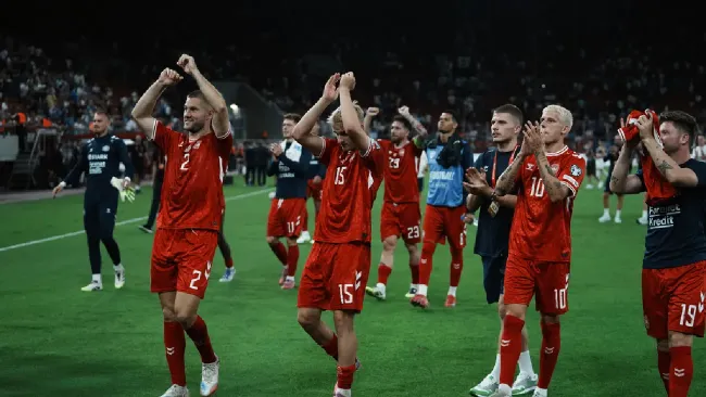 Dinamarca derrota a Grecia a domicilio y se proclama líder del Grupo C