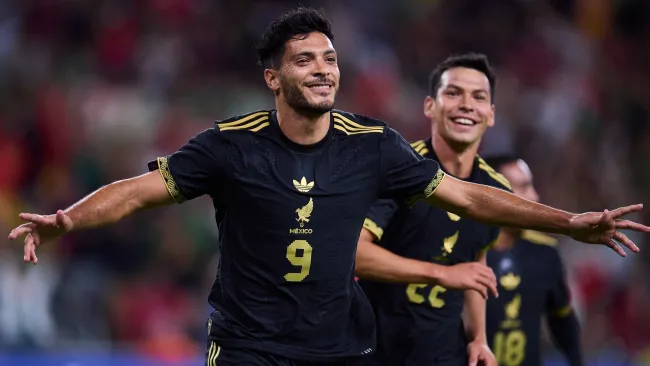 ¡Solo América! Raúl Jiménez rechaza cheque en blanco de equipo regio