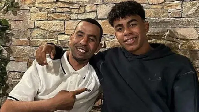 Lamine Yamal y su padre