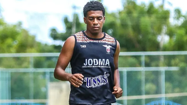 Maicol Valencia, futbolista ecuatoriano, fallece en ataque armado en Manta