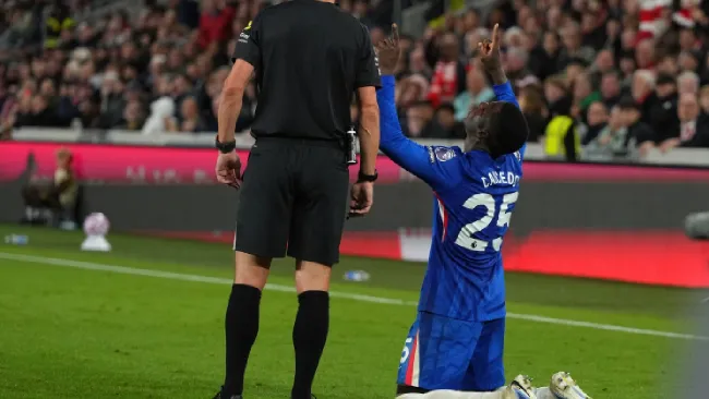 Brentford amarga debut de Garnacho