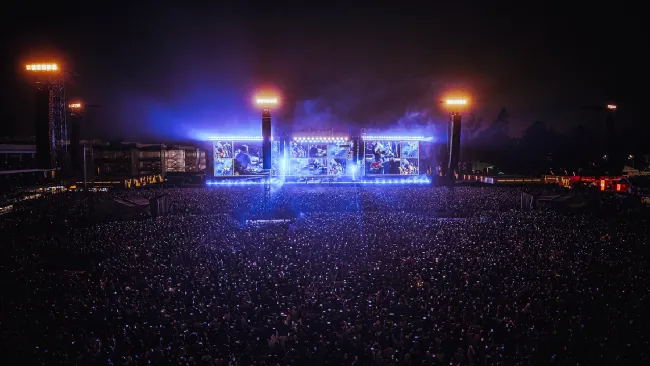 Pumas se lleva los reflectores en concierto de Oasis