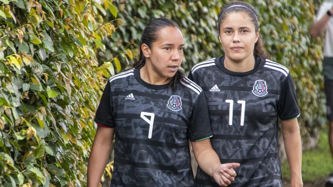 Charlyn Corral y Lizbeth Ovalle fueron nominadas a mejor jugadora de la concacaf