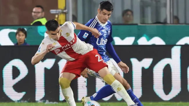 Genoa de Johan Vásquez empata de último minuto ante Como 1907