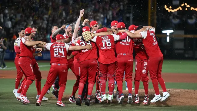 Trevor Bauer felicita a los 'Pingos'