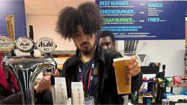 El empleado del Man City fue despedido por usar la del United