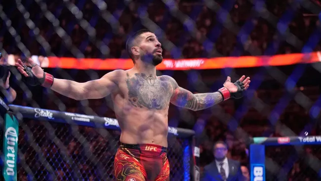 Topuria vuelve a retar a Crawford y a Canelo