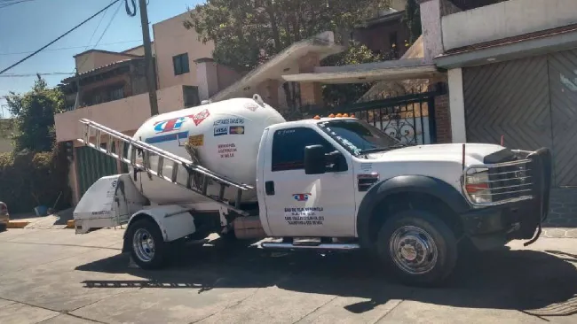 ¿Pipas de gas en CDMX sólo trabajarán en las madrugadas? Esto se sabe