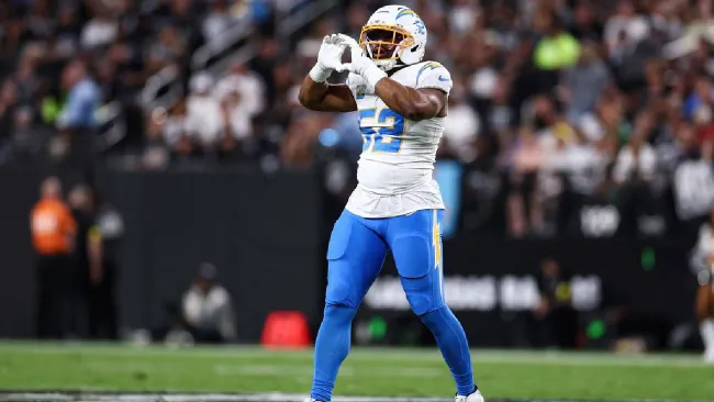 Khalil Mack será baja para los Chargers por lesión