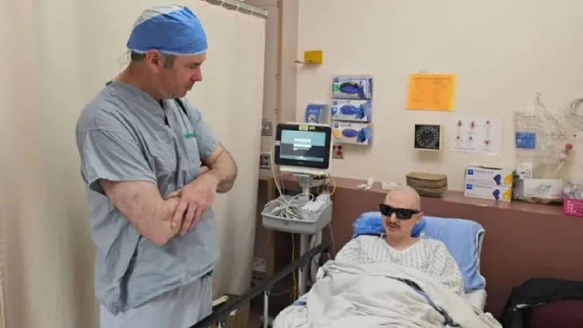 ¿Qué? Hombre recupera la vista tras implante de su propio diente en el ojo