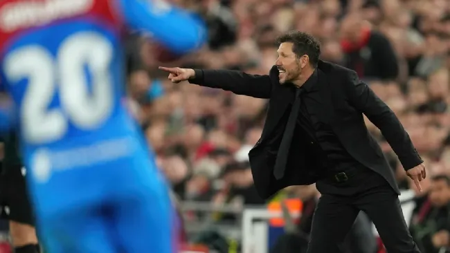 Xabi Alonso empatiza con Diego Simeone tras el incidente en Anfield: 'Hace tiempo se salió de las manos
