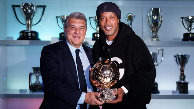 ¿Guiño al Barça? Balón de Oro 2025 sería entregado por Ronaldinho