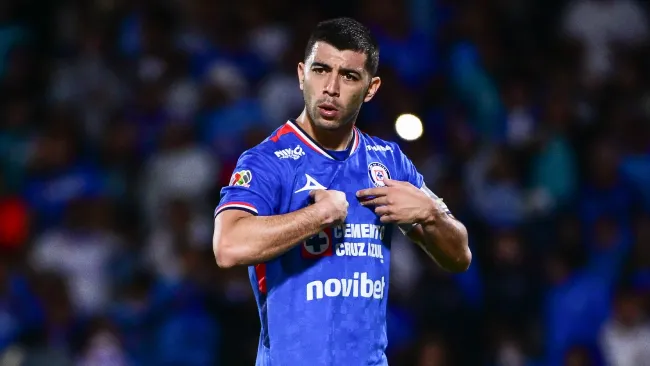 De la cancha a YouTube: Erik Lira muestra su vida en “Imprescindible”