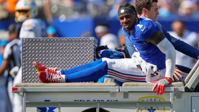 El jugador de los Giants tuvo que salir en camilla