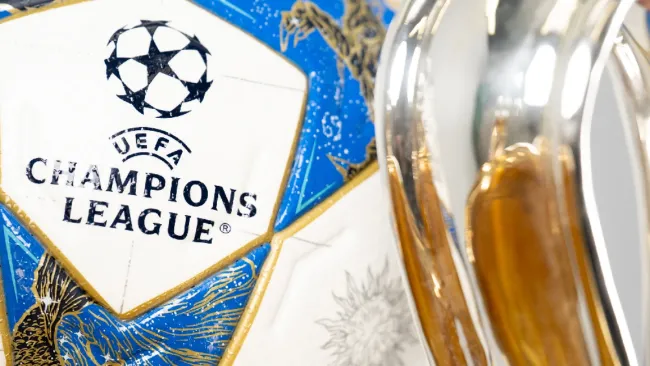 Balón y trofeo de la Champions