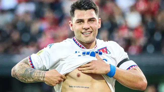 ¡Emotivo! Hijo de Miguel Ángel Russo anota con dedicatoria y rompe en llanto