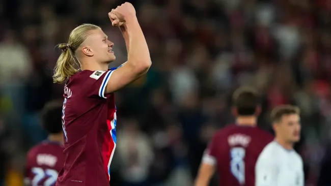 Haaland marca un triplete y llega a los 50 goles con Noruega. Noticias en tiempo real