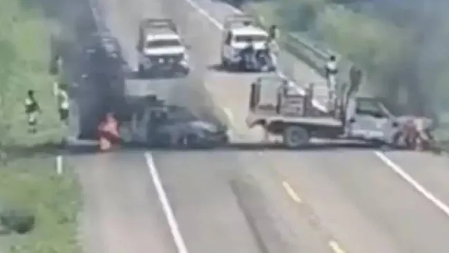 Reportan enfrentamientos, bloqueos y vehículos incendiados en Chiapas