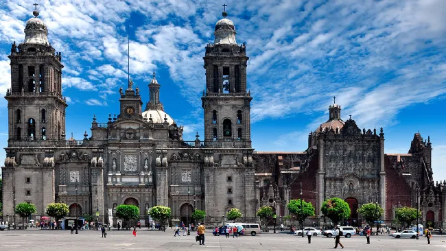 Las autoridades del recinto detectaron anomalías visibles en el piso.