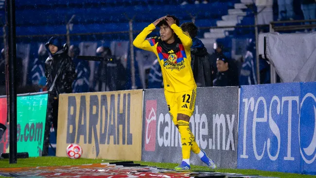 Afición le recuerda a Isaías Violante su afición al Cruz Azul