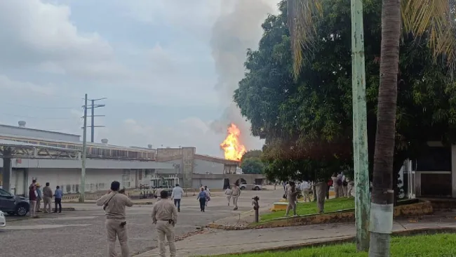 Explosión en ducto de Pemex entre Chiapas y Tabasco provoca evacuación y deja heridos 