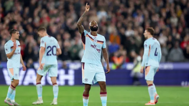 West Ham sufre otra derrota en casa ante un dominante Brentford en la Liga Premier
