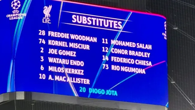 Diogo Jota es homenajeado por Frankfurt en el partido ante Liverpool