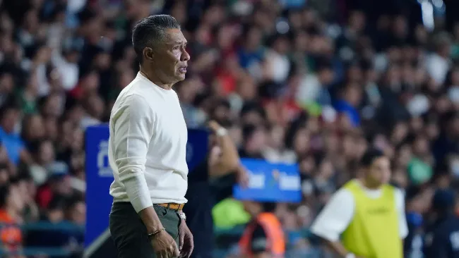 Nacho Ambriz se rompe en plena conferencia 