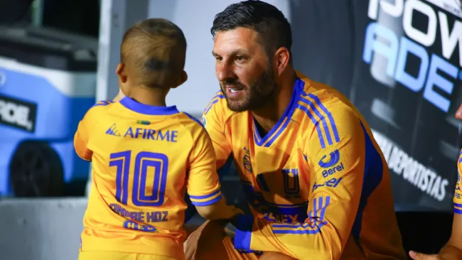Gignac con fanático 