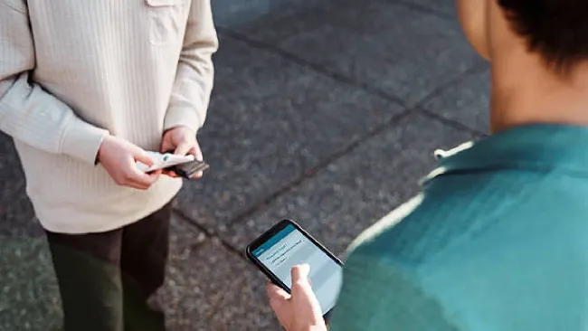 “Te llegó un mensaje de una transferencia SPEI”: la nueva estafa que roba tus datos bancarios en México