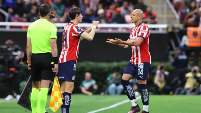 Carlos Salcido compara a Hormiga González con Chicharito Hernández del 2010