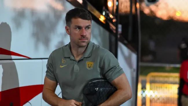 ¡No se va! Aaron Ramsey reaparece y fotografía revela su ubicación