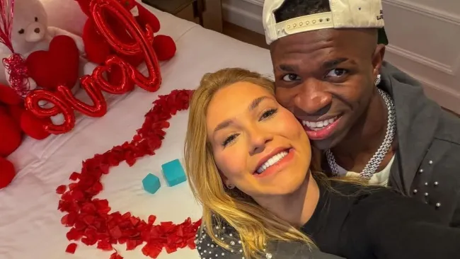 Vinicius presume su relación en redes sociales