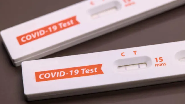 COVID-19 y gripe aumentan hasta tres veces el riesgo de infarto y derrames cerebrales, según estudio
