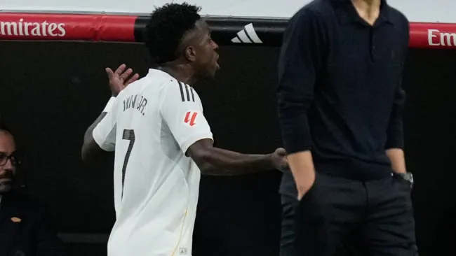 Vinicius pide disculpas a la afición por su actitud en el Clásico