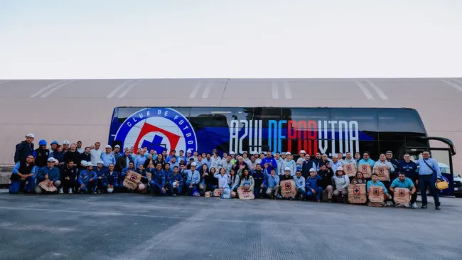Cruz Azul visita la planta cementera en Puebla