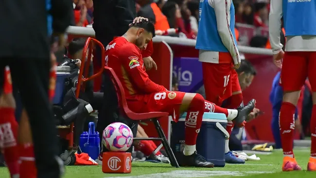 Oficial: Alexis Vega estaría fuera cerca de un mes por lesión muscular, informa el Club Toluca