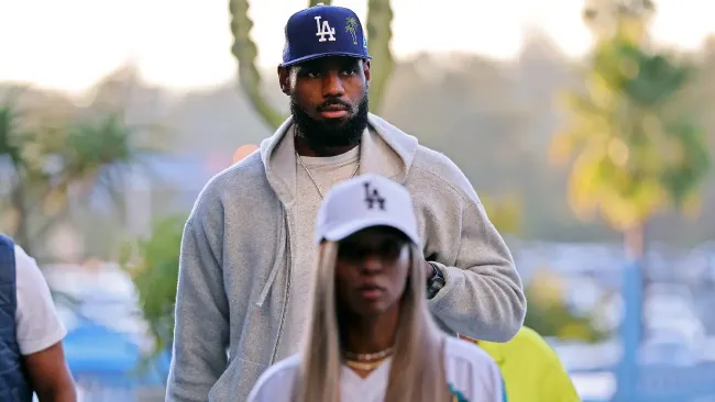 LeBron James en el ojo del huracán por ausentarse del partido de los Lakers