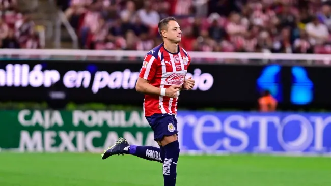 Chicharito Hernández recibe sanción económica por parte de Chivas