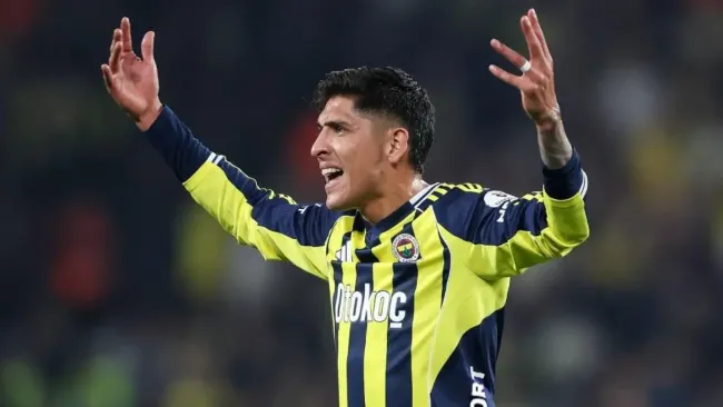 ¡De cárcel! Edson Álvarez recibe dura entrada que provoca expulsión