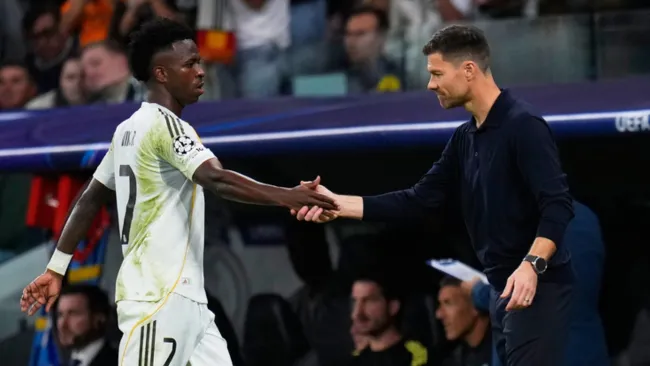 Ancelotti interviene en problemas entre Vinicius y Xabi Alonso en el Real Madrid