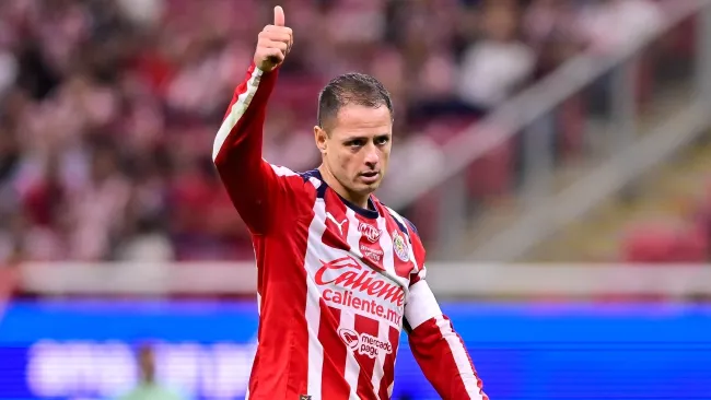 ¿Será DT de Chivas? Chicharito Hernández presume su nuevo rol en el Guadalajara