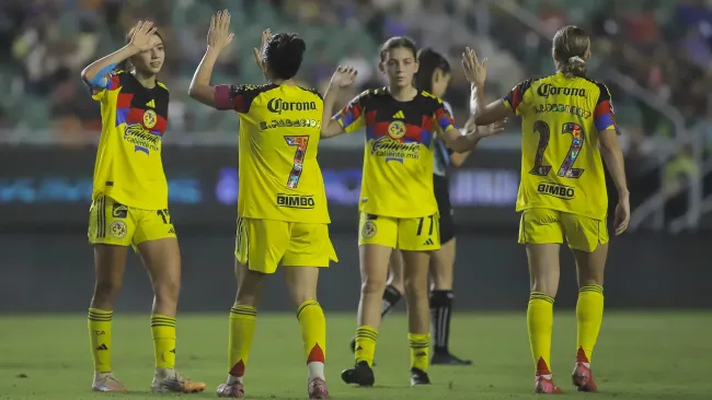 ¡De la cancha a las pistas! América Femenil realiza dinámica con Red Bull previo al juego con Red Bull. Noticias en tiempo real