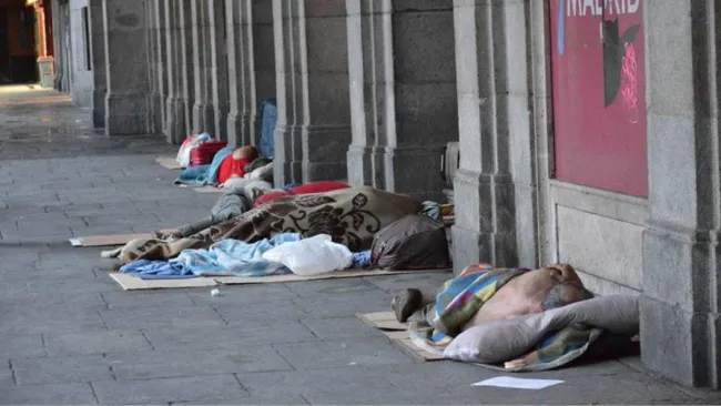 ¿Multa en México de casi 3 mil pesos por dormir en la calle? Te decimos dónde y por qué