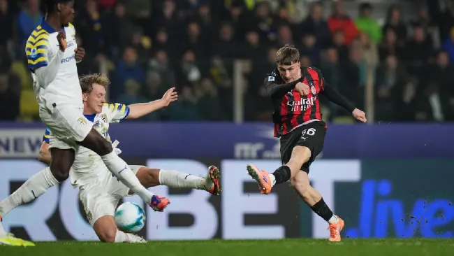 Sin Santiago Giménez, AC Milan y Parma empatan en la Serie A