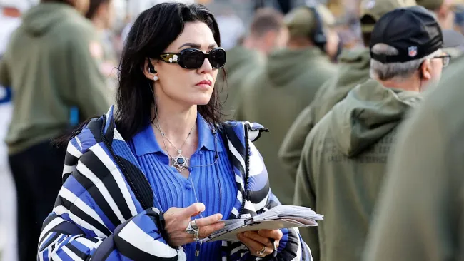 Carlie Irsay-Gordon, dueña de los Colts, celebra triunfo en Berlín invitando las bebidas a los fans